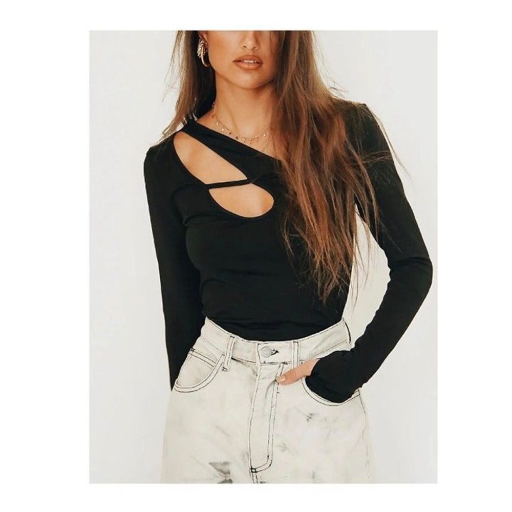 Long Sleeves Cut Out Top